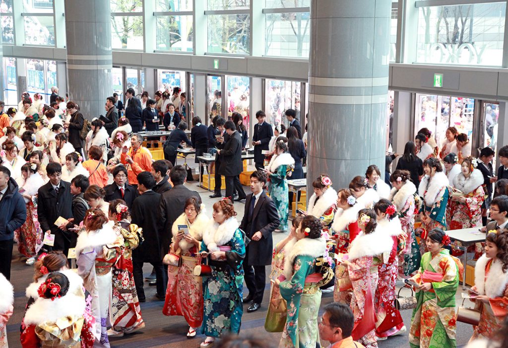 横浜市の成人式_マンモス式典