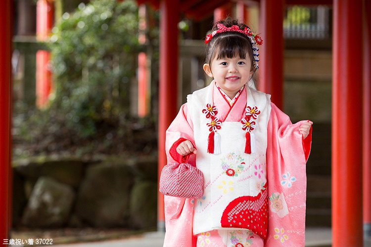 七五三　晴れ着　着物　お祝い　3歳用