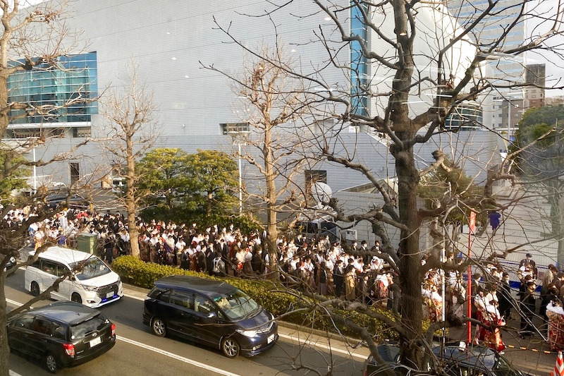 横浜市成人式の会場_横浜アリーナ