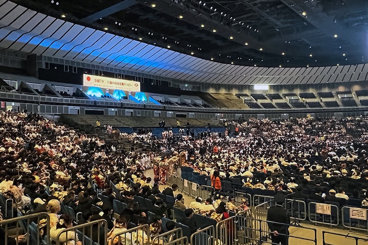 横浜市の成人式ってどんな感じなの?式典の規模、内容、様子を知りたい!